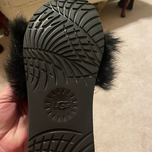 Ugg slippers - Picture 2 of 3